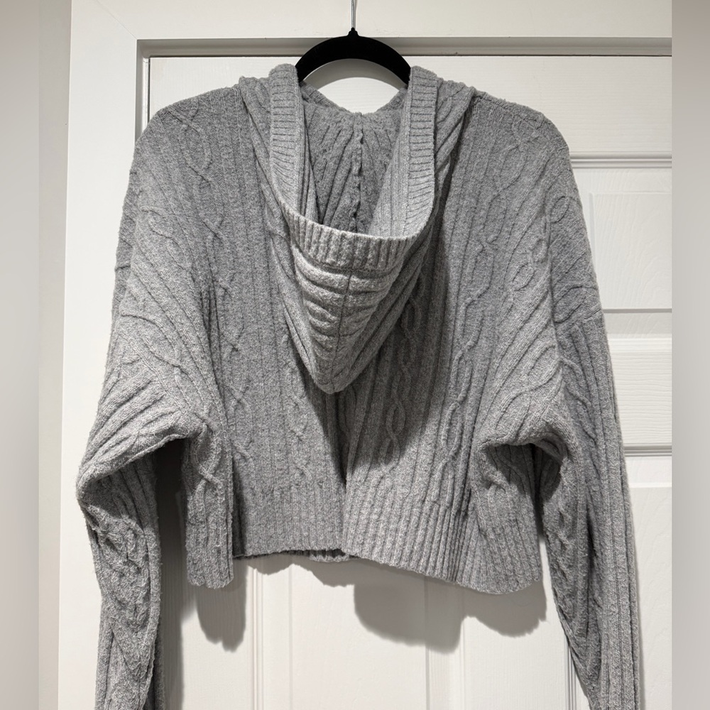 Auth.✅ ALO Yoga Bliss Knit Crop Hoodie in “Athletic Heather Grey” Size M/L🩶 - Picture 9 of 9